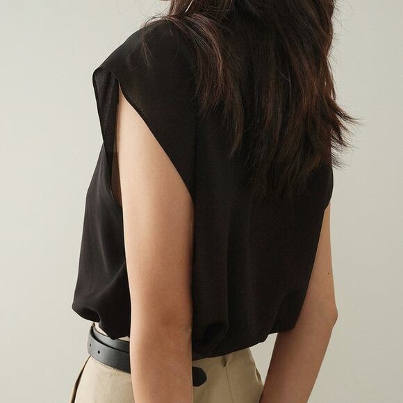 NWT REVOLVE & MINIMALIST lovers COMMENSE black blouse cap sleeves M - Picture 3 of 9